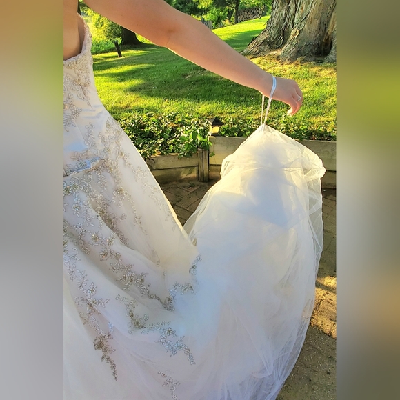 Moonlight Couture White Wedding Dress W/ Detachable Train, Size 16 - Picture 6 of 16